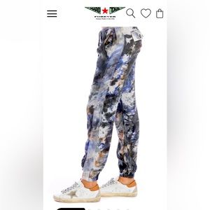 Hard Tail joggers with side stripe detail. Perfect condition!!